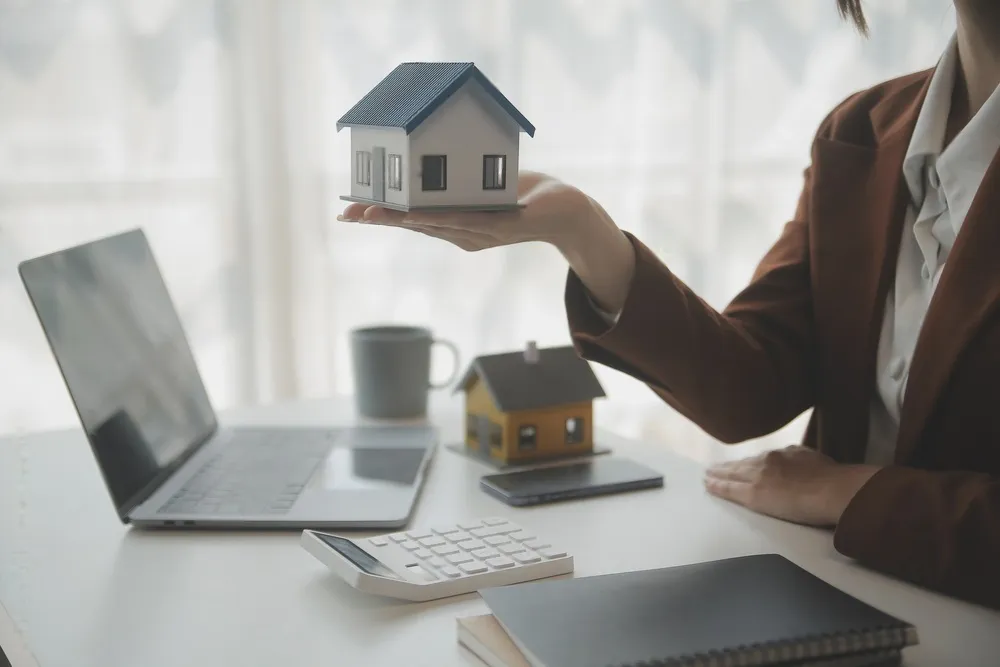 Discover new constructions in Canada offering elegance and convenience. Find your dream home among these neighborhoods offering new bungalows for sale.